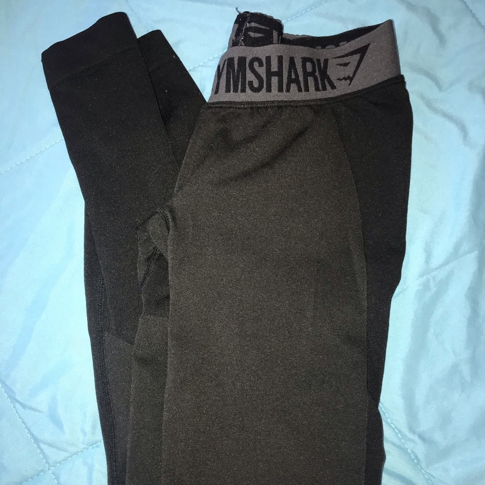 Gym shark leggings